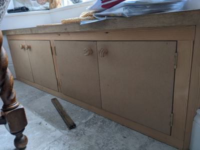 Fitted bench cupboard unit