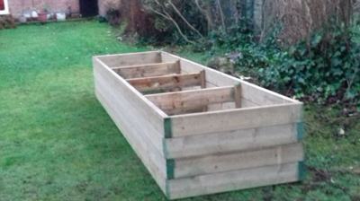 Raised garden bed