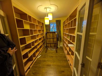 'Oz' shelves